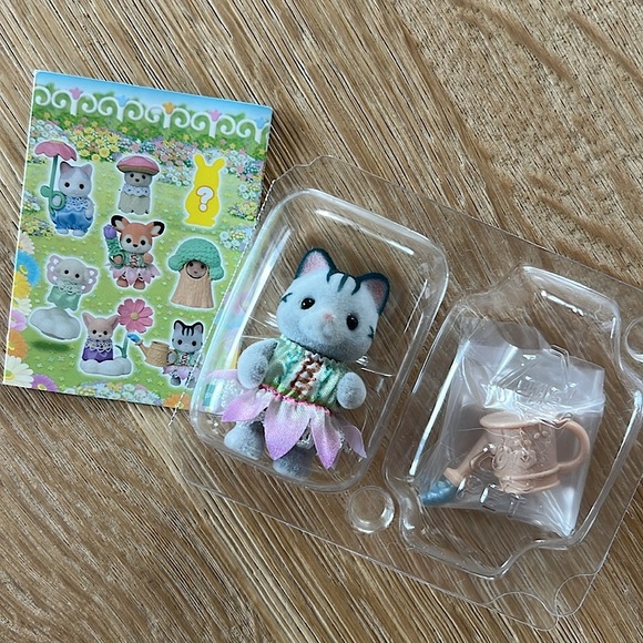 Calico Critters Blooming Baby Friends Series - ‘Liberty’ Blind Bag - Picture 4 of 10